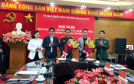 Phường Thanh Xuân tổ chức hội nghị bàn giao chức trách, nhiệm vụ Chỉ huy trưởng Ban Chỉ huy quân sự phường