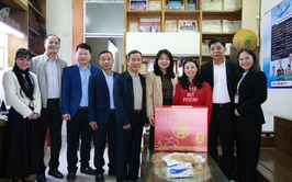 PHÓ BÍ THƯ THƯỜNG TRỰC ĐẢNG ỦY, CHỦ TỊCH MTTQ XÃ TẶNG QUÀ ĐỐI TƯỢNG CHÍNH SÁCH NHÂN DỊP TẾT NGUYÊN ĐÁN BÍNH NGỌ 2026