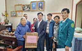 ỨNG HÒA TỔ CHỨC CÁC ĐOÀN THĂM, TẶNG QUÀ NGƯỜI CÓ CÔNG NHÂN DỊP TẾT NGUYÊN ĐÁN BÍNH NGỌ NĂM 2026.