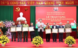 29 đảng viên thuộc đảng bộ xã Thượng Phúc được trao tặng Huy hiệu Đảng đợt 3/2/2026