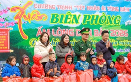 Hội LHPN phường Cầu Giấy thăm, tặng quà các trường hợp có hoàn cảnh khó khăn tại xã Phiêng Pằn