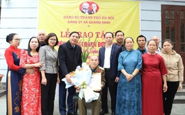 Xã Quang Minh: 22 đảng viên được tặng Huy hiệu Đảng đợt 3/2/2026