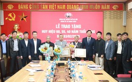 Đảng ủy xã Minh Châu tổ chức Lễ trao tặng Huy hiệu Đảng đợt 03/2/2026 cho các Đảng viên được tuổi tròn – Tôn vinh những cống hiên bền bỉ