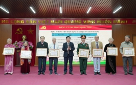 Phường Định Công: Trao tặng Huy hiệu Đảng cho 103 đảng viên