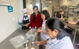 Phường Thanh Xuân tăng cường công tác giám sát an toàn thực phẩm tại các bếp ăn tập thể