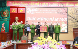Lãnh đạo Thành phố và phường Tây Hồ thăm, chúc tết và động viên cán bộ, chiến sĩ Công an phường