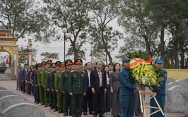 Các đồng chí lãnh đạo xã Chuyên Mỹ viếng nghĩa trang liệt sỹ nhân dịp tết nguyên đán Bính Ngọ 2026