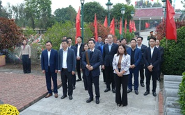ĐOÀN LÃNH ĐẠO XÃ GIA LÂM DÂNG HƯƠNG, VIẾNG NGHĨA TRANG LIỆT SĨ NHÂN DỊP TẾT NGUYÊN ĐÁN BÍNH NGỌ 2026