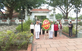 Đồng chí Chủ tịch UBMTTQ Việt Nam xã Phú Xuyên viếng nghĩa trang liệt sỹ nhân dịp tết nguyên đán Bính Ngọ 2026