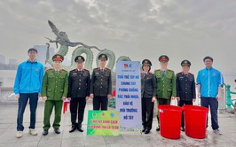 Lập điểm hỗ trợ người dân khu vực hồ Tây bảo vệ môi trường dịp ông Công, ông Táo