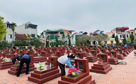 Tổng vệ sinh môi trường khu vực Đài tượng niệm các anh hùng liệt sỹ, Nghĩa trang Liệt sỹ và Đài tưởng niệm chín dũng sỹ, liệt sỹ bảo vệ Đập Phùng.