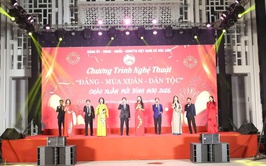 TƯNG BỪNG CHƯƠNG TRÌNH NGHỆ THUẬT 