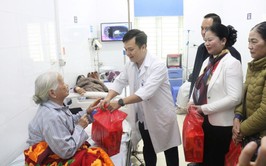 Hơn 200 suất quà 