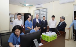 Chủ tịch UBND thành phố Hà Nội đến thăm, động viên, chúc tết các y bác sỹ Trung tâm Cấp cứu 115 Hà Nội