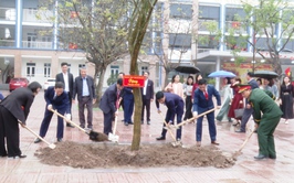 UBND XÃ TỔ CHỨC LỄ PHÁT ĐỘNG “TẾT TRỒNG CÂY ĐỜI ĐỜI NHỚ ƠN BÁC HỒ” XUÂN BÍNH NGỌ 2026