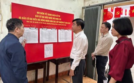 Bí thư Đảng ủy phường Khương Đình kiểm tra công tác chuẩn bị bầu cử