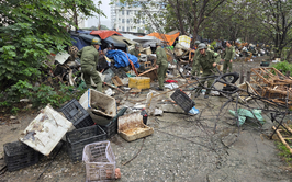 Phường Yên Hòa ra quân xử lý trật tự đô thị, vệ sinh môi trường, khắc phục các điểm nghẽn dân sinh trên địa bàn