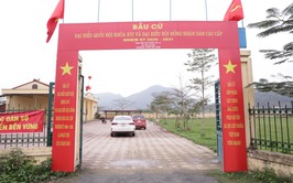 Trung tâm Dịch vụ Tổng hợp xã Yên Xuân triển khai nhiều hoạt động trang trí, tuyên truyền cổ động trực quan, tạo nên diện mạo khang trang, rực rỡ và đầy khí thế chào mừng ngày bầu cử