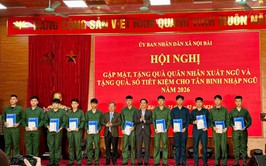Nội Bài: Trao 51 sổ tiết kiệm tặng tân binh trước khi nhập ngũ
