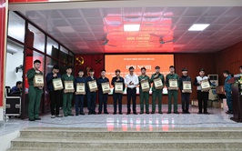 XÃ HÒA XÁ GẶP MẶT, TẶNG QUÀ ĐỘNG VIÊN QUÂN NHÂN XUẤT NGŨ, THANH NIÊN LÊN ĐƯỜNG NHẬP NGŨ NĂM 2026