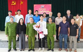 Chi bộ thôn Hoà Hợp tổ chức Lễ kết nạp đảng viên mới cho quần chúng ưu tú chuẩn bị tham gia nghĩa vụ Công an nhân dân năm 2026 