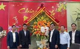 TỔNG BÍ THƯ TÔ LÂM GỬI LẴNG HOA CHÚC MỪNG TRẠM Y TẾ PHƯỜNG BA ĐÌNH NHÂN KỶ NIỆM 71 NĂM NGÀY THẦY THUỐC VIỆT NAM