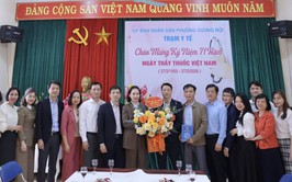 Lãnh đạo phường Dương Nội chúc mừng các đơn vị y tế nhân kỷ niệm 71 năm Ngày Thầy thuốc Việt Nam