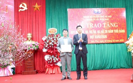 Bí thư chi bộ gương mẫu