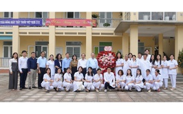 Phường Phú Diễn chúc mừng Ngày Thầy thuốc Việt Nam 27-02, nhấn mạnh trách nhiệm y tế cơ sở trong bảo vệ sức khỏe nhân dân