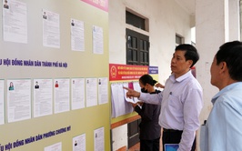 Đồng chí Vũ Ngọc Hòa, Phó Bí thư Thường trực Đảng ủy phường kiểm tra các khu vực bỏ phiếu bầu cử đại biểu Quốc hội Việt Nam khóa XVI và đại biểu HĐND các cấp nhiệm kỳ 2026 – 2031