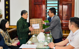 Xã Yên Lãng thăm, tặng quà người có công dịp Tết Nguyên đán 2026