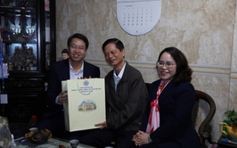 Phường Cửa Nam thăm, tặng quà các gia đình chính sách nhân dịp Tết cổ truyền Bính Ngọ 2026