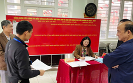 THƯỜNG TRỰC HĐND PHƯỜNG BỒ ĐỀ GIÁM SÁT CÔNG TÁC NIÊM YẾT DANH SÁCH CỬ TRI TẠI 42 KHU VỰC BỎ PHIẾU