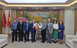 Giáo xứ Hàng Bột thăm, chúc mừng chính quyền Phường Ô Chợ Dừa nhân dịp năm mới 2026