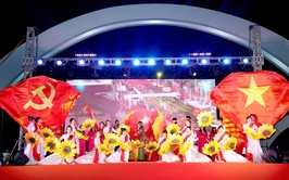 PHƯỜNG CẦU GIẤY TỔ CHỨC THÀNH CÔNG CHƯƠNG TRÌNH VĂN NGHỆ CHÀO MỪNG THÀNH CÔNG ĐẠI HỘI ĐẠI BIỂU TOÀN QUỐC LẦN THỨ XIV CỦA ĐẢNG VÀ KỶ NIỆM 96 NĂM NGÀY THÀNH LẬP ĐẢNG CỘNG SẢN VIỆT NAM