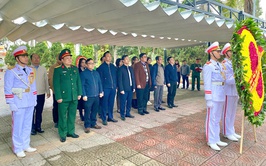 Phường Từ Liêm tổ chức đoàn đại biểu dâng hương nhân dịp Tết Nguyên đán