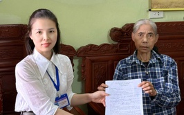 Hỗ trợ thủ tục hành chính tận nhà cho công dân cao tuổi, yếu bệnh tại phường Yên Nghĩa và phường Dương Nội trong tháng 02 – Nghĩa cử nhỏ, lan tỏa tinh thần phục vụ nhân dân