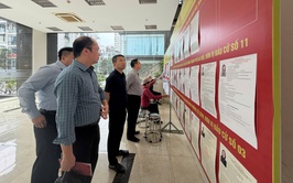 Đồng chí Bí thư Đảng ủy phường Từ Liêm kiểm tra công tác chuẩn bị bầu cử tại các điểm bầu cử trên địa bàn