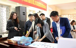 Đảng ủy xã Hòa Lạc kiểm tra công tác chuẩn bị bầu cử tại các khu vực bỏ phiếu