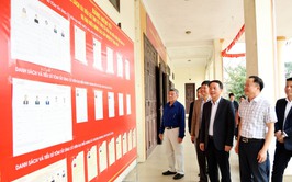 Trưởng Ban Nội chính Thành ủy Trần Đình Cảnh kiểm tra công tác chuẩn bị bầu cử tại xã Chương Dương