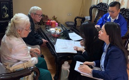 Tổ xung kích số 7 – Chi nhánh số 01 hỗ trợ người cao tuổi hoàn thiện thủ tục cấp giấy chứng nhận quyền sử dụng đất