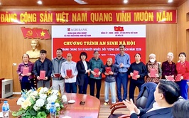 AGRIBANK TRAO TẶNG QUÀ AN SINH XÃ HỘI CHO 30 HỘ KHÓ KHĂN XÃ HÒA XÁ