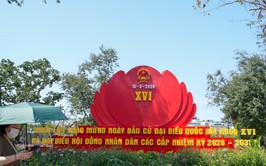 Phường Hoàn Kiếm rực rỡ cờ hoa chào đón ngày bầu cử