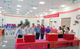 Ban bầu cử số 4 kiểm tra công tác chuẩn bị cho bầu cử tại Khu vực bỏ phiếu số 09 ( Thôn Lam Điền) Khu vực bỏ phiếu sổ 10 ( Thôn Ứng hoà và Khu vực bỏ phiếu số 11 ( Thôn Duyên Ứng)