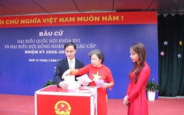 Hỗ trợ cử tri yếu thế đến điểm bỏ phiếu