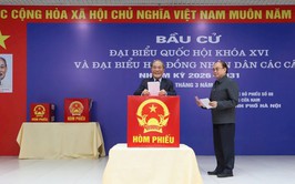 Cử tri phường Cửa Nam gửi gắm niềm tin qua từng lá phiếu