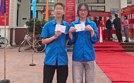 NHỮNG CỬ TRI TRẺ LẦN ĐẦU THAM GIA NGÀY HỘI BẦU CỬ