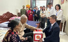 Xã Thường Tín: Cán bộ mang hòm phiếu đến tận nhà cử tri