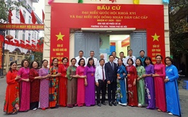Phụ nữ phường Yên Hòa rạng rỡ áo dài trong “Ngày hội non sông”