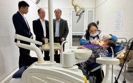 Mỗi người dân cần chủ động chăm sóc sức khỏe răng miệng cho bản thân và gia đình